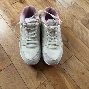 Reebok Women's Pink and Cream Sneakers size 7